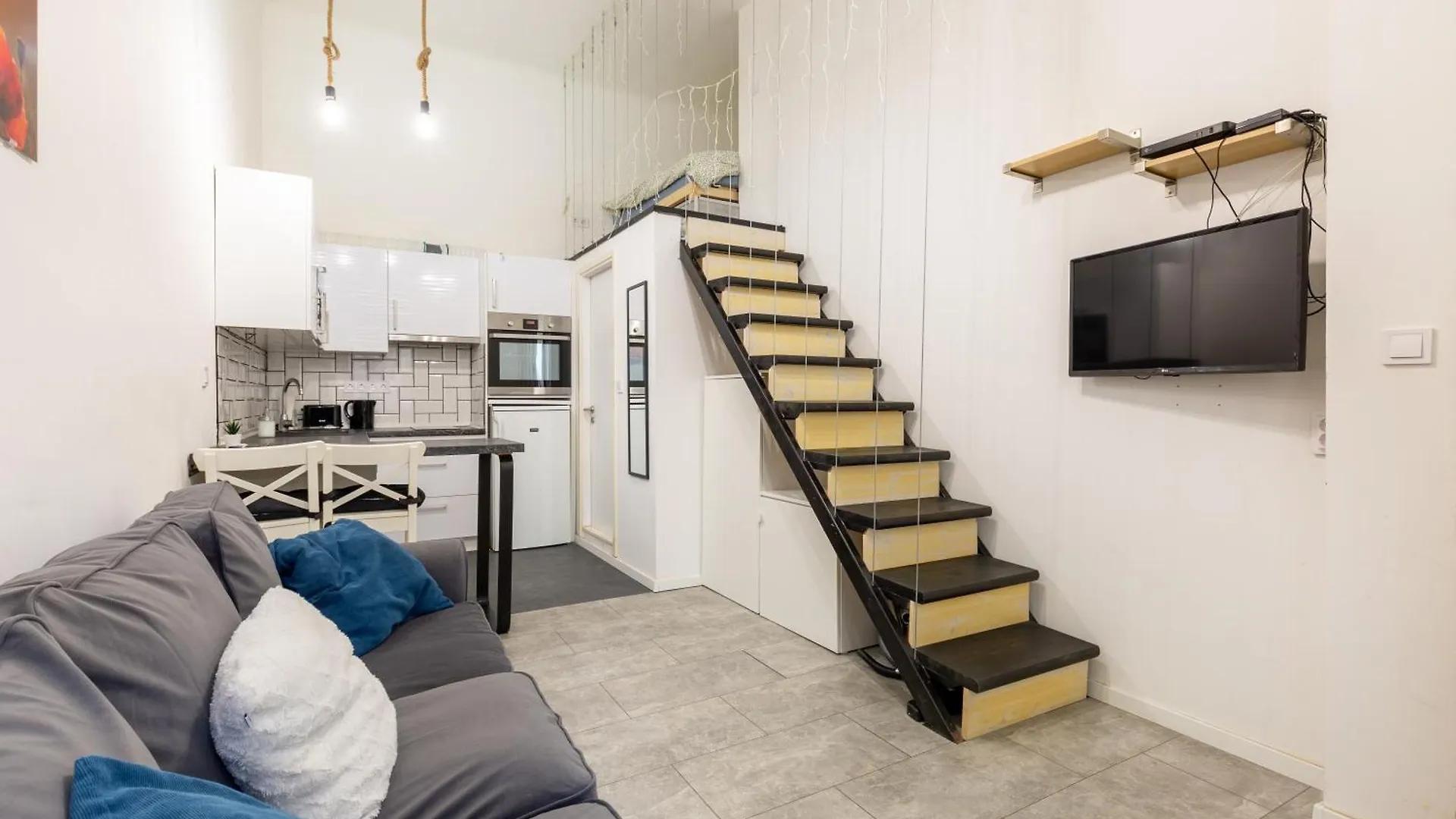 V60 Voeroesmarty Apartment Budapest